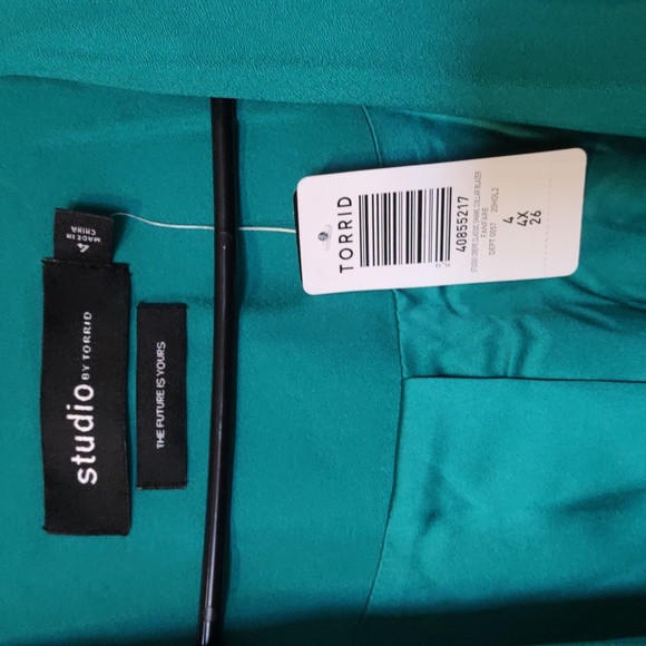 Torrid studio crepe blazer NWT - Picture 4 of 6